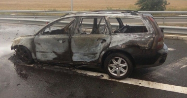 PANICĂ PE AUTOSTRADA SOARELUI / O mașină a luat foc / Galerie foto - 3