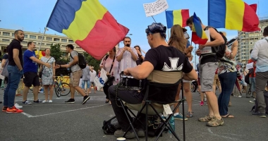 FOTO-VIDEO / PROTEST în Piața Victoriei. Sute de oameni în fața Guvernului - 3