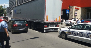 Galerie foto. Accident rutier la Constanța. Victima, LOVITĂ DE TIR, CHIAR PE TRECEREA DE PIETONI - 4