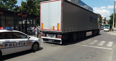 Galerie foto. Accident rutier la Constanța. Victima, LOVITĂ DE TIR, CHIAR PE TRECEREA DE PIETONI - 5