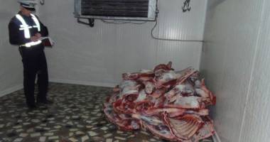 Stire din Eveniment : Descinderi ale polițiștilor înainte de sărbătorilor de iarnă. Sunt controlate abatoarele și târgurile de animale vii