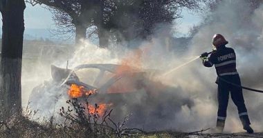 MAȘINĂ ÎN FLĂCĂRI pe drumul spre Tulcea - 4