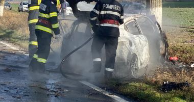 MAȘINĂ ÎN FLĂCĂRI pe drumul spre Tulcea - 2