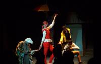 Stire din Cultură-Educație : Demonstrații de street dance la premiera "Scufiței Roșii"