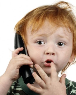 Stire din Cetățenești : Când îi cumperi copilului telefon mobil