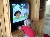 Stire din Diverse : Cât timp ne lăsăm copiii să se uite la televizor