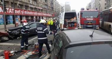 Stire din Eveniment : Galerie FOTO!  DOI MORȚI și ȘASE RĂNIȚI, într-un grav accident rutier
