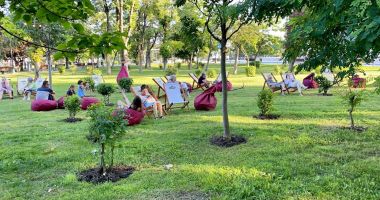 Oază de relaxare, în centrul Constanţei. Bulevardul Tomis, pietonal şi festival al gurmanzilor, în Parcul Arheologic - 2