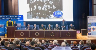 Stire din Cultură-Educație : Momente emoționante în aula Academiei Navale ”Mircea cel Bătrân”. Întâlnirea a trei generații ale Liceului Militar de Marină