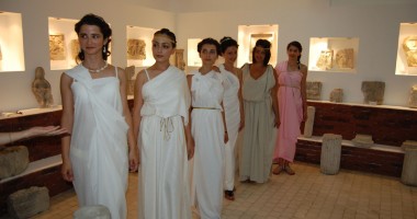 Stire din Diverse : Întoarcere la moda Greciei antice