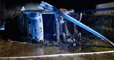 Accident pe autostrada A2. Un TIR s-a răsturnat! - 1