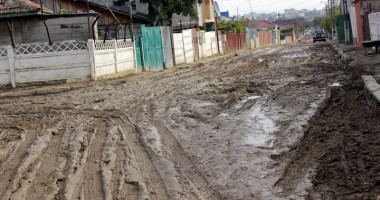VIDEO - În cartierele Constanței. CUFUNDAȚI ÎN MOCIRLĂ. Niciodată nu au avut asfalt pe străzi! - 2
