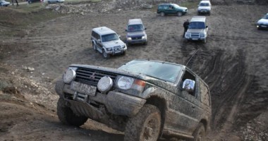 Stire din Cultură-Educație : Flota "Off-road în Dobrogea" dă startul unei campanii umanitare