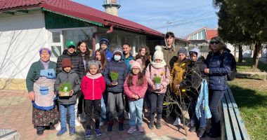 GALERIE FOTO. Elevii școlii comunitare din Tuzla au vestit sosirea primăverii - 3