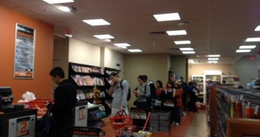 Uraganul Sandy provoacă panică la New York: Cozi imense la supermarketuri pentru provizii / Galerie foto - 2