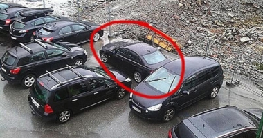 Galerie foto / Nu vrei să fii în pielea lor! Șoferi pedepsiți pentru că au parcat anapoda - 2