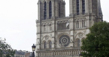 ATAC LA NOTRE DAME DIN PARIS / Un polițist a fost rănit. Cel puțin o mie de persoane se aflau în interiorul catedralei - 3