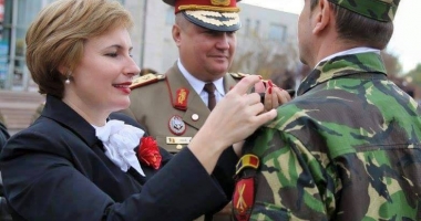 Stire din Eveniment : Otilia Sava, viitorul ministru al Apărării? "Generalul soldaților" ar avea susținerea Armatei
