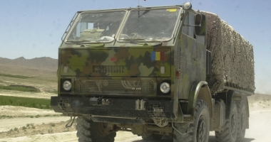 Stire din Eveniment : Militarii au fost trimiși la moarte sigură. Camionul avea 37 ani vechime și probleme tehnice. "Militarii sunt prea decenți să se plângă. Sunt expuși zilnic unor riscuri vitale"