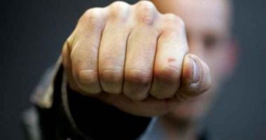 Stire din Eveniment : Omorât în bătaie pentru că mergea beat pe drum