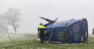 UPDATE! Accident grav la Constanța. Un microbuz răsturnat, două persoane sunt încarcerate - 2