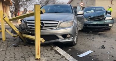 FOTO / RĂNIȚI și mașini FĂCUTE PRAF într-un accident! - 2