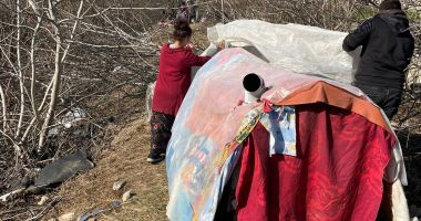 Stire din Social : Zeci de locuințe improvizate din cartierul Poarta 6, luate la puricat de polițiștii constănțeni