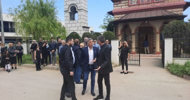 Galerie foto. Mama fraților Mazăre, înmormântată azi. RADU și ALEXANDRU, aduși sub escortă de la penitenciar - 20