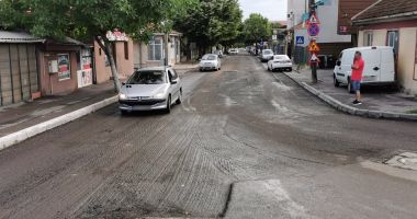 Stire din Social : Se asfaltează o stradă intens circulată, din Constanţa! "Şoferii sunt rugați să nu parcheze pe trotuar sau pe carosabil"