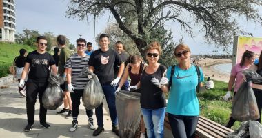 GALERIE FOTO. Zeci de elevi ai Colegiului Economic Mangalia au strâns deșeurile dintre Saturn și Venus - 4