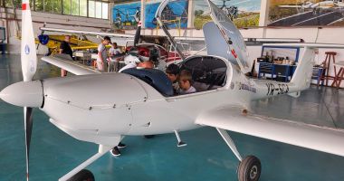 Dincolo de nori! Zboruri oferite turiştilor, aerotaxi şi "Pilot pentru o oră", la Aeroportul Tuzla - 3