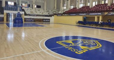Stire din Sport : O investiţie necesară! Suprafaţă de joc la standarde europene, la Sala Sporturilor