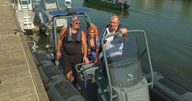 Ambarcaţiune de agrement cu patru persoane la bord, răsturnată în zona Sfântu Gheorghe - 2