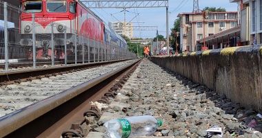 România needucată. SRCF Constanţa: Calea ferată nu este un coş de gunoi! - 3