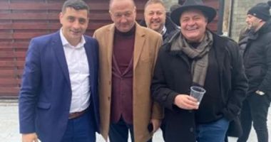 Toni Greblă, la tăierea porcului într-un complex de-al lui Călin Georgescu, în anturaj cu George Simion - 2