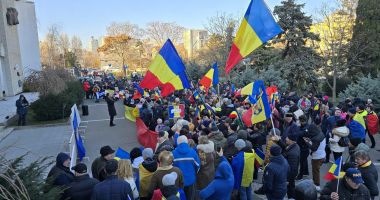 UPDATE Protest în fața Prefecturii. „Vrem alegeri libere și o democrație funcțională!” - 5
