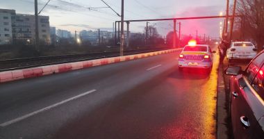 La un pas de dezastru! Un bărbat s-a speriat de tren și a căzut în apropierea liniilor de cale ferată, în Poarta 6 - 2
