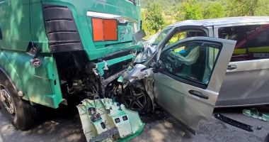 Stire din Eveniment : Un șofer britanic și-a pierdut viața într-un accident tragic, în România