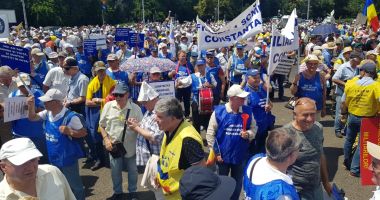 Stire din Eveniment : Protest antiguvernamental de amploare. Sindicatul Cadrelor Militare Disponibilizate se alătură manifestației