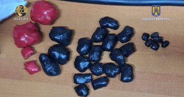 Stire din Eveniment : Captură DIICOT la Constanța: Droguri ascunse în oraș și canabis găsit în locuința unui traficant