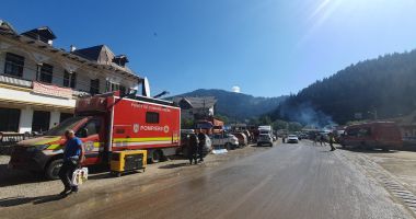 Sute de voluntari s-au mobilizat în Broşteni. Lucrează cot la cot cu salvatorii - 2