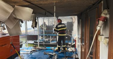 Incendiu pe un ponton din Tulcea! Mai multe ambarcațiuni au fost afectate - 2