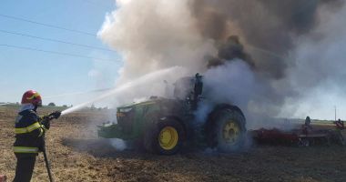 Stire din Eveniment : UPDATE Un tractor a fost cuprins de flăcări pe DN 2A, între localitățile Vadu Oii și Hârșova