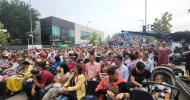 Mamaia răsună din nou. A început Festivalul de Muzică Ușoară - 2