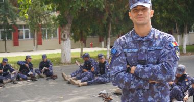 Stire din Interviu : Elev plutonier major Cosmin Ștefan Dașa: „Viața în uniformă este imposibil de comparat cu cea civilă”