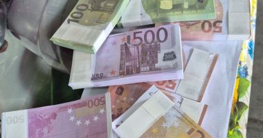 Stire din Economie : Captură record: 4,8 milioane de bancnote contrafăcute descoperite de Autoritatea Vamală Română şi Poliţia Română