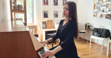 Stire din Cultură-Educație : De la copilul timid, la studenta de la Haga! Irisa Filip, admisă la Royal Conservatoire