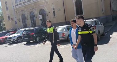 Stire din Eveniment : Șoferul care a cauzat tragicul accident din Mamaia, adus astăzi în fața instanței