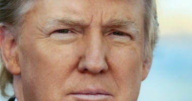 Stire din Eveniment : Aplicarea decretului lui Trump cu privire la refugiați și musulmani suspendată de autoritățile americane