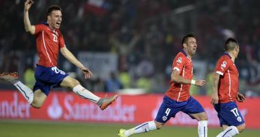 Stire din Sport : Fotbal / Chile a câștigat în premieră Copa America